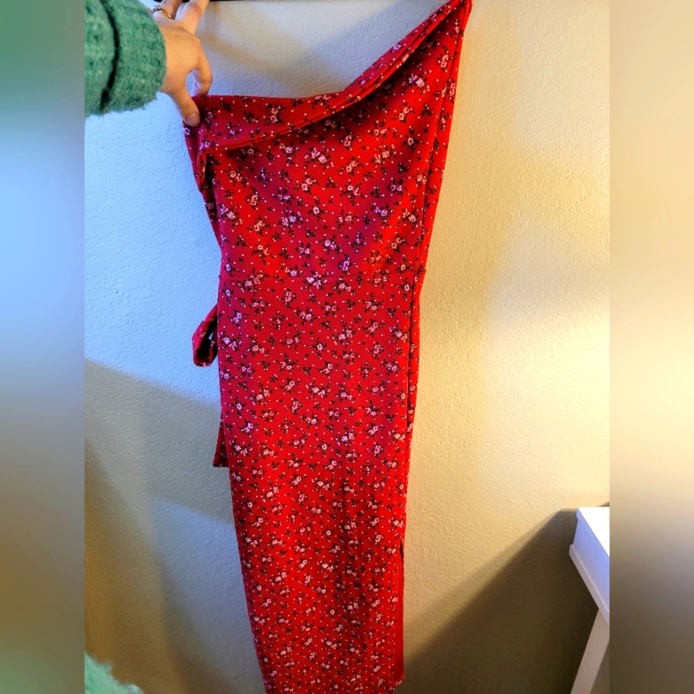 Pretty Little Thing Floral Red Midi Dress